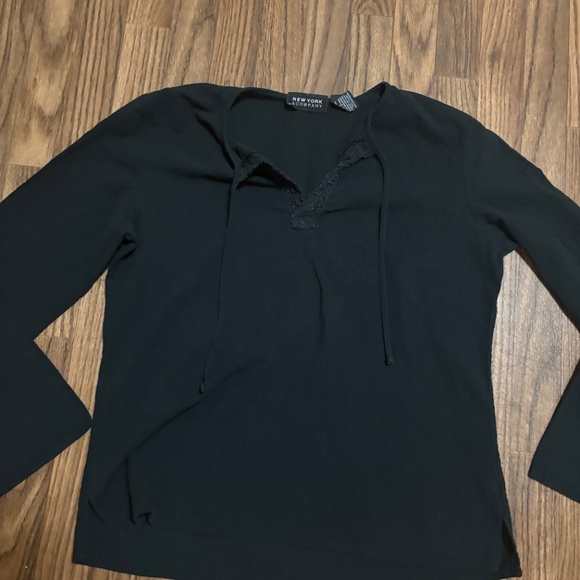 NY & Company * Woman Long Sleeve V Neck * Size Medium - Picture 6 of 7